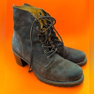 Women’s Frye Sueded leather lace up combat boots with leather laces